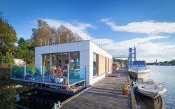 Houseboat, Praha - Cembrit Patina Pearl (2014)